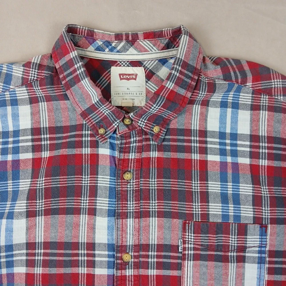 Levis XL Mens Shirt Chambray Short Sleeve 22x28 Plaid Casual‎ Fits A Medium